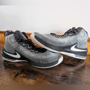 NIKE Black and White Basketball Sneaker Women’s Size 9